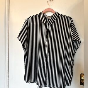 H&M Black and White stripe short sleeve shirt. L